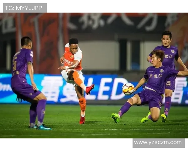 足球明星光临武汉光谷引发热潮球迷欢聚一堂共庆盛事 足球明星光临武汉光谷引发热潮球迷欢聚一堂共庆盛事