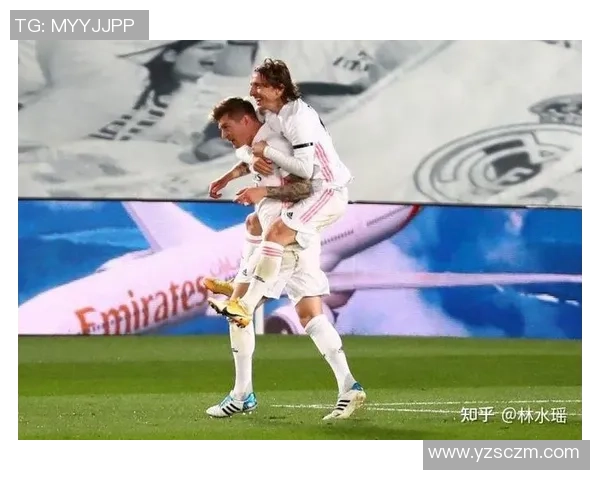 足球明星跪地庆祝动作背后的故事与情感解析